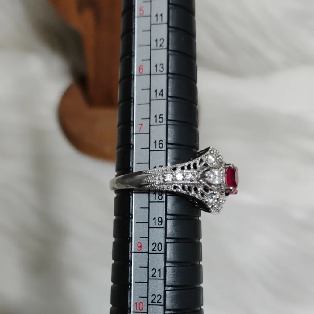 925 Sterling Silver this stunning